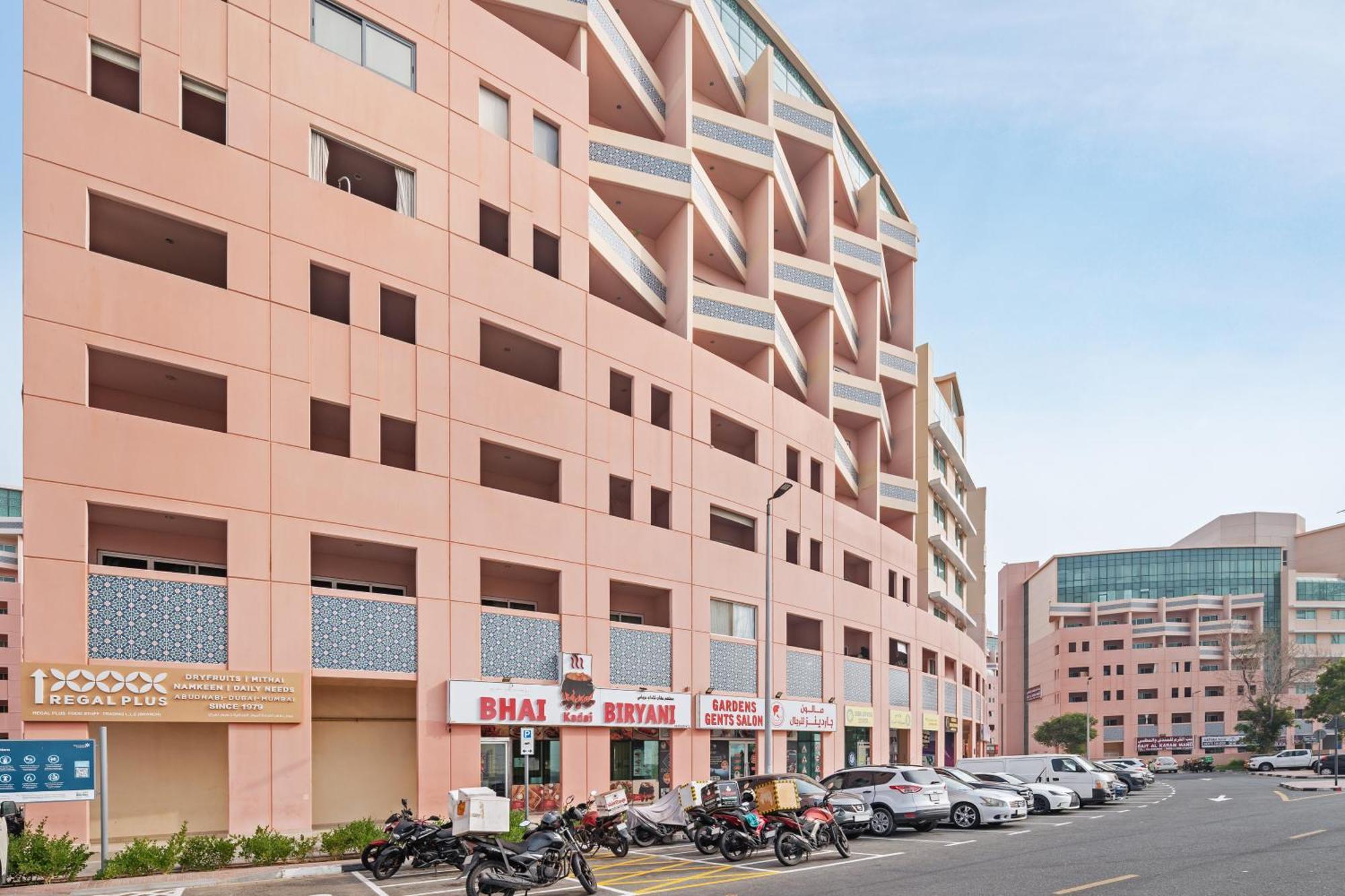Sunny Perfect For Discovery Gardens अपार्टमेंट